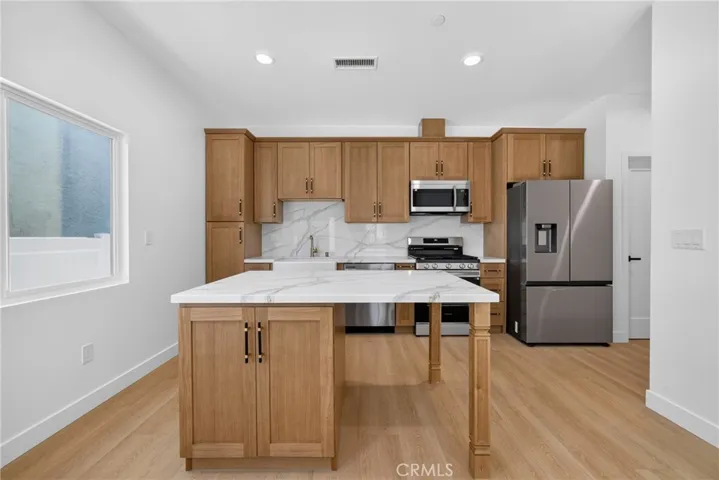 2937 10th, Los Angeles, California 90018