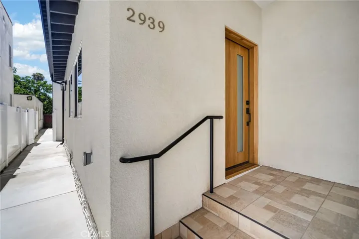 2937 10th, Los Angeles, California 90018