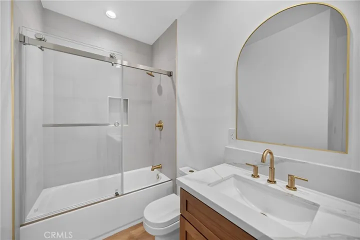 2937 10th, Los Angeles, California 90018