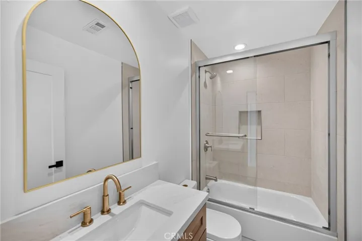2937 10th, Los Angeles, California 90018