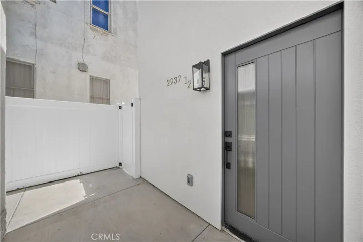 2937 10th, Los Angeles, California 90018