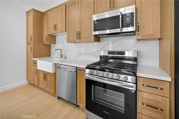 2937 10th, Los Angeles, California 90018