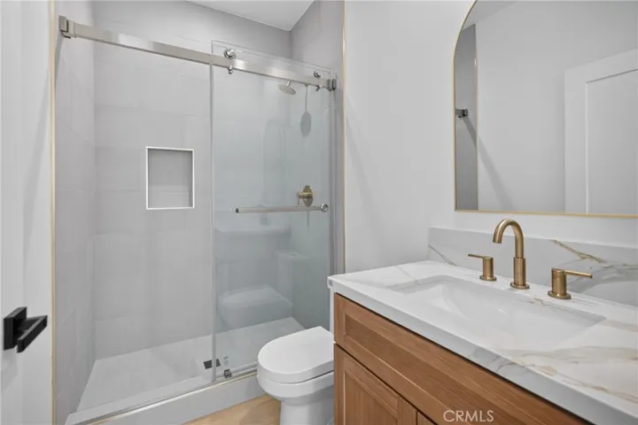 2937 10th, Los Angeles, California 90018