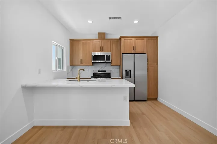 2937 10th, Los Angeles, California 90018