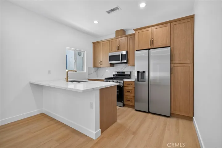 2937 10th, Los Angeles, California 90018