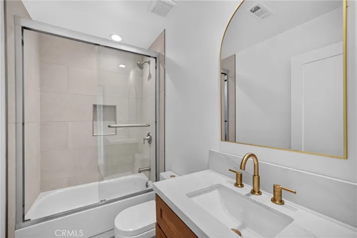 2937 10th, Los Angeles, California 90018