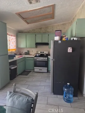 7648 Jenkins, Hesperia, California 92345