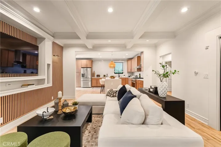 5558 Edgewood Place, Los Angeles, California 90019