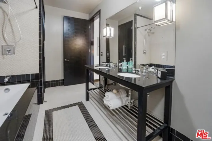 1645 N Vine Street 905, Los Angeles, California 90028