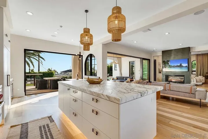 5342 Chelsea, La Jolla, California 92037