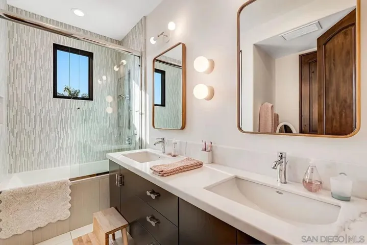 5342 Chelsea, La Jolla, California 92037
