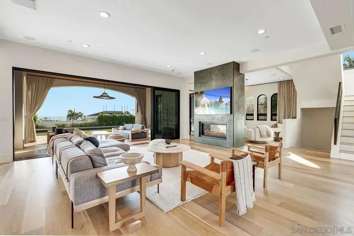 5342 Chelsea, La Jolla, California 92037
