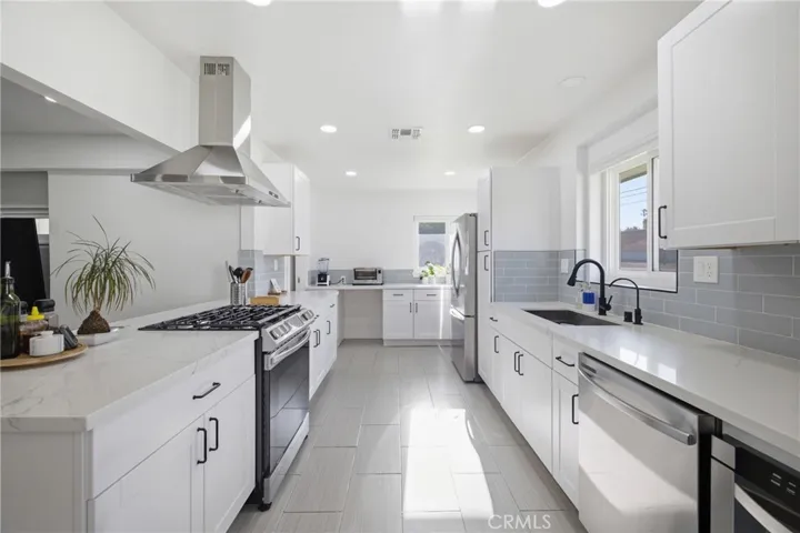 384 Colorado, Arcadia, California 91007