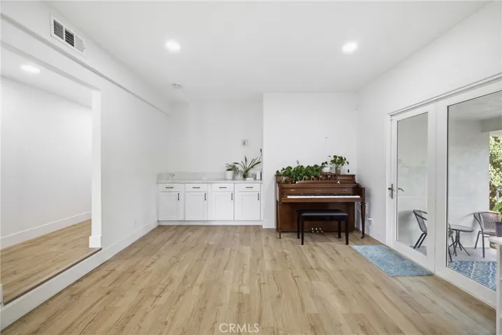 384 Colorado, Arcadia, California 91007