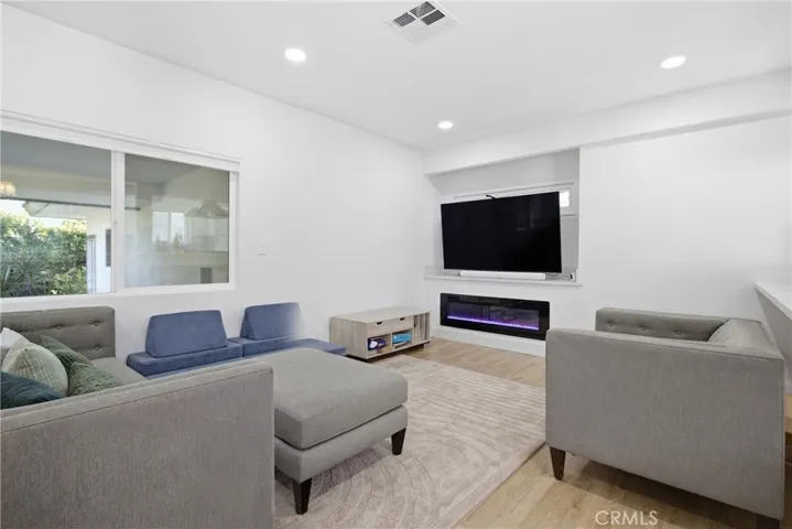 384 Colorado, Arcadia, California 91007