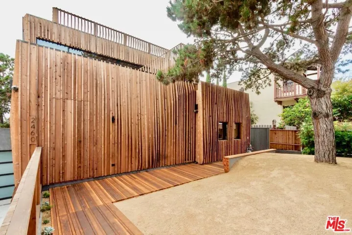 2460 Beverley Avenue, Santa Monica, California 90405