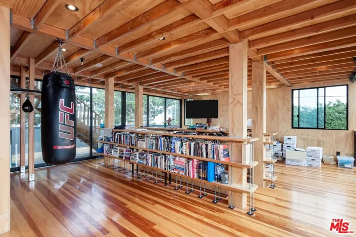 2460 Beverley Avenue, Santa Monica, California 90405