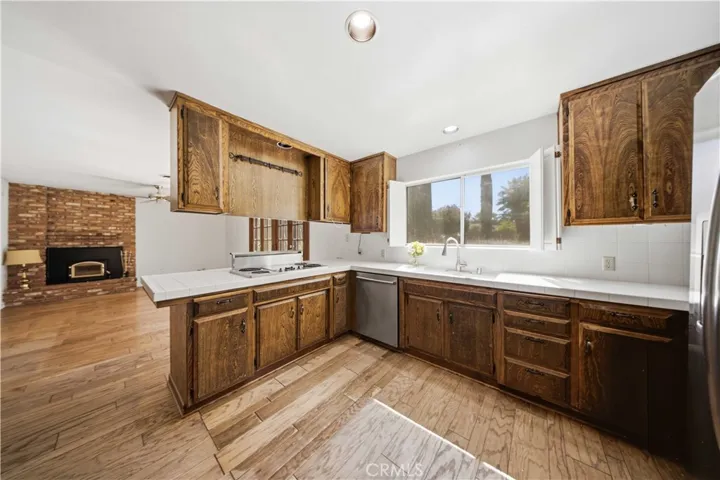 43944 Halcom, Lancaster, California 93536