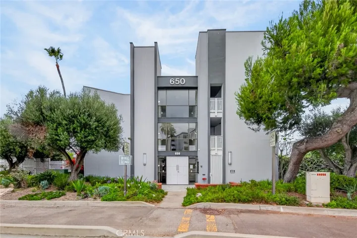 650 The Village #108, Redondo Beach, California 90277