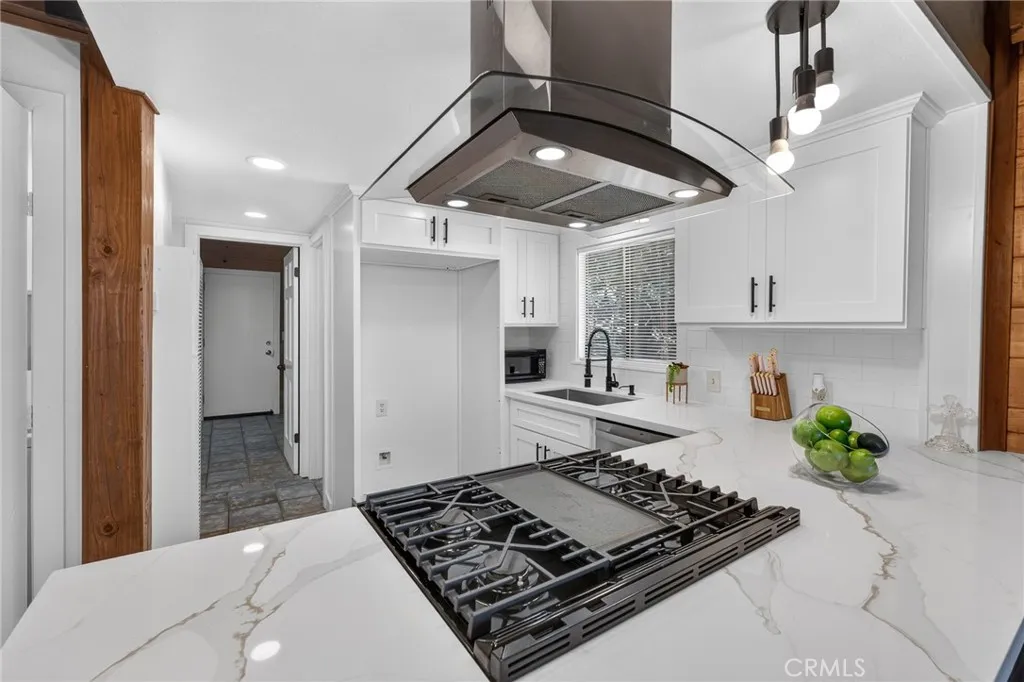 27067 Overlook Lane, Lake Arrowhead, California 92352 — photo 4