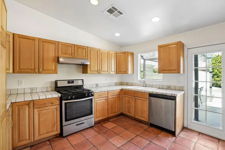 11-web-or-mls-Cathedral Cyn-S2006-011