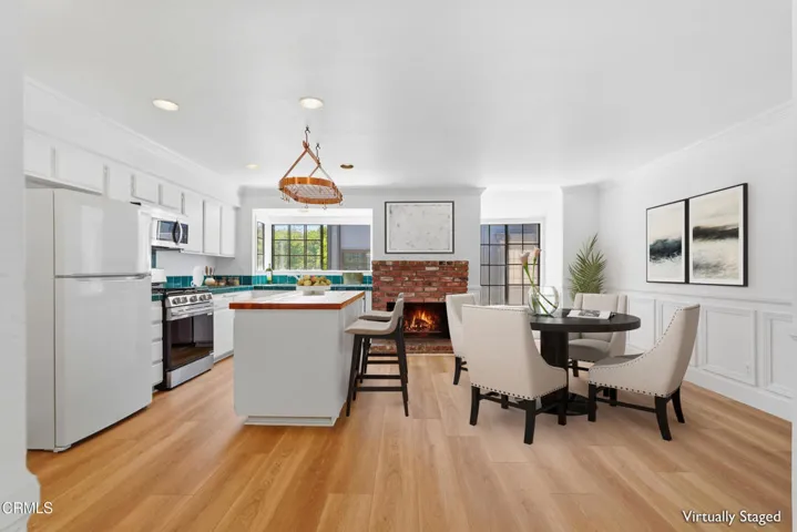 kitchen lounge