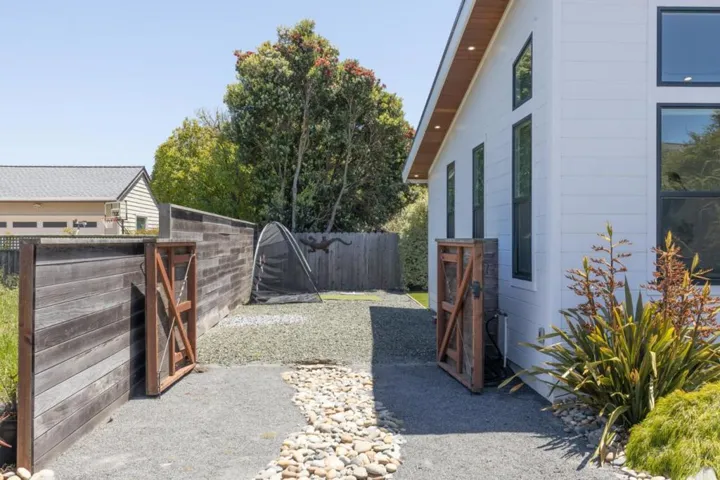 201 Miramontes Avenue, Half Moon Bay, California 94019