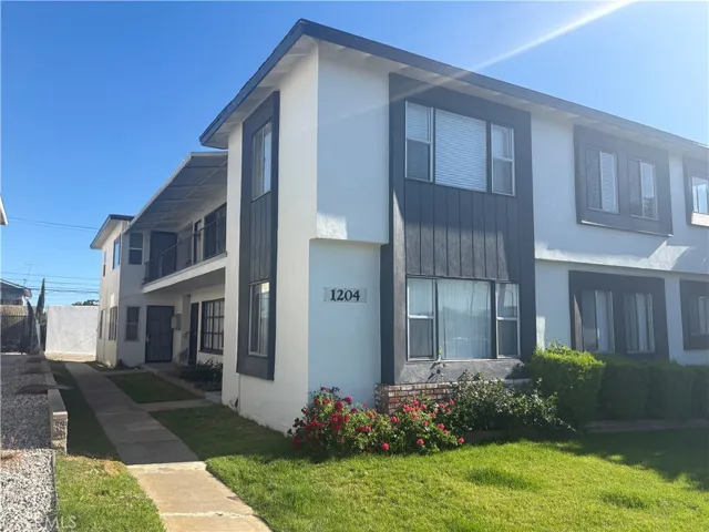 1204 E Imperial, El Segundo, California 90245