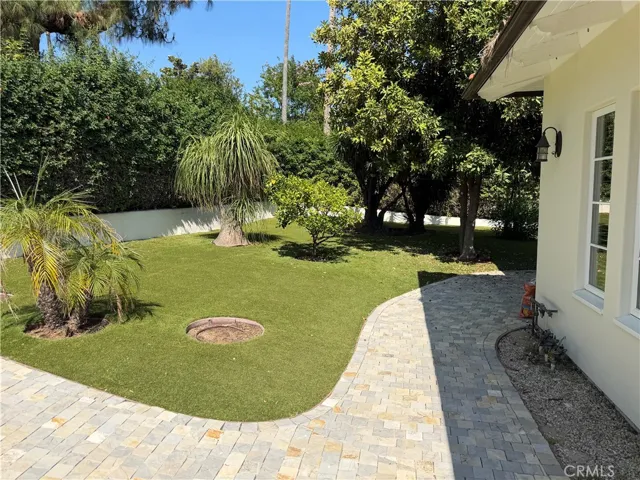 305 W Kenneth Road, Glendale, California 91202
