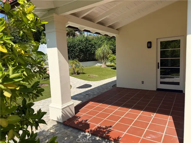 305 W Kenneth Road, Glendale, California 91202
