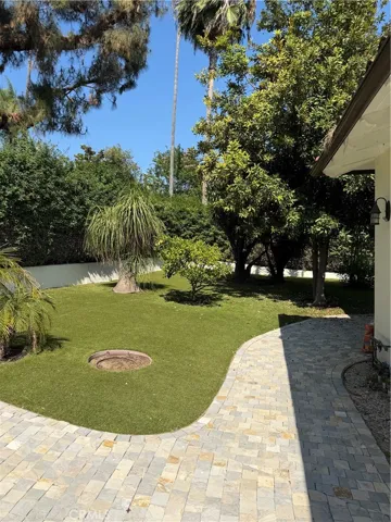 305 W Kenneth Road, Glendale, California 91202