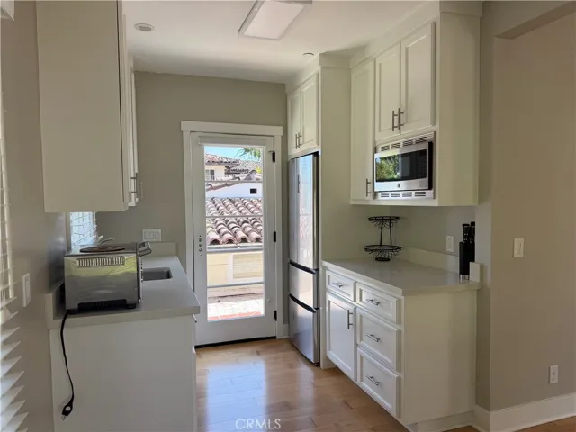 305 W Kenneth Road, Glendale, California 91202