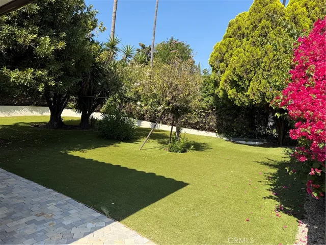 305 W Kenneth Road, Glendale, California 91202