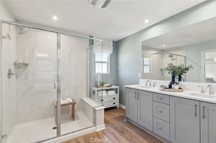 MODEL HOME