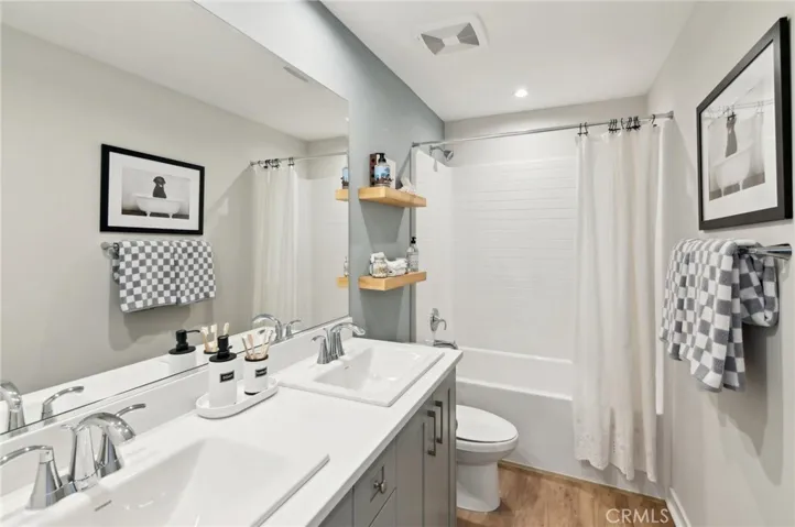 MODEL HOME
