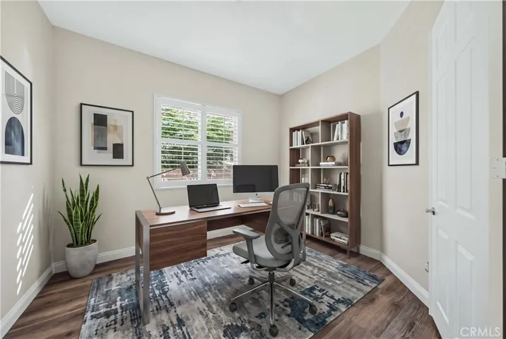 Office Virtually staged to see the potential of the space