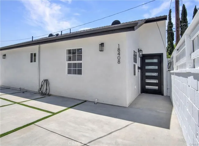 ADU-Photos were taken prior to tenant occupancy when the property was professionally staged.

