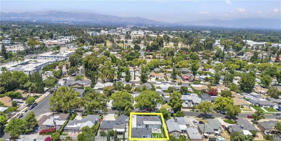 18406 Jovan Street, Tarzana, California 91335