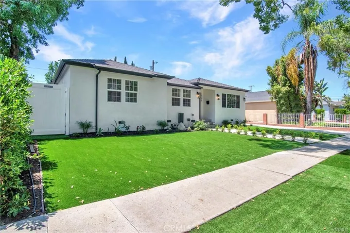 Photos were taken prior to tenant occupancy when the property was professionally staged.

