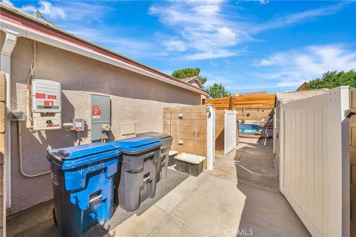 39943 Penina, Palmdale, California 93551