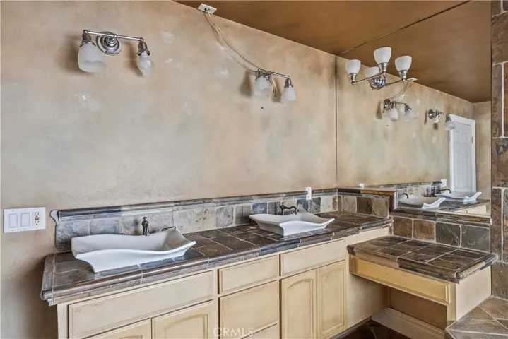 17779 Merridy, Northridge, California 91325