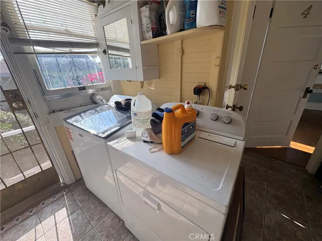 2713 S La Salle, Los Angeles, California 90018