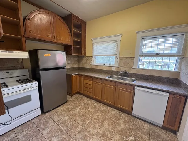 2713 S La Salle, Los Angeles, California 90018