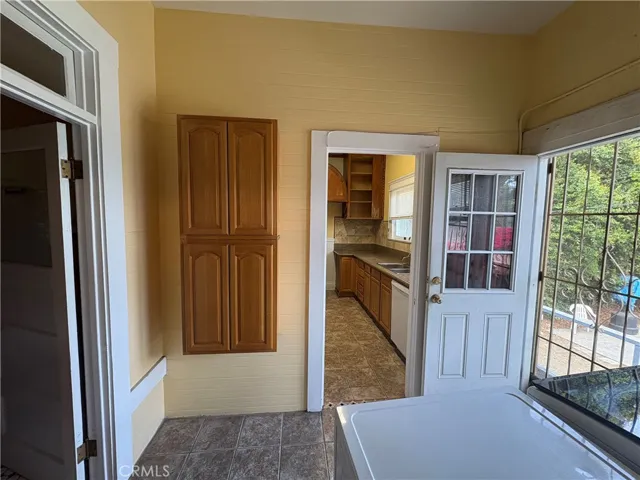 2713 S La Salle, Los Angeles, California 90018
