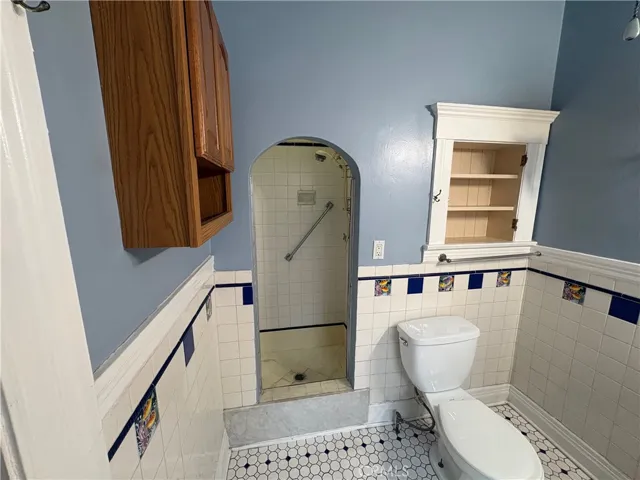 2713 S La Salle, Los Angeles, California 90018