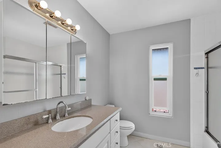 Upstairs hall bathroom