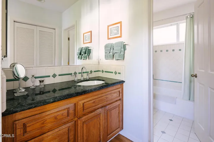 104DAMORE_2046 Stratford