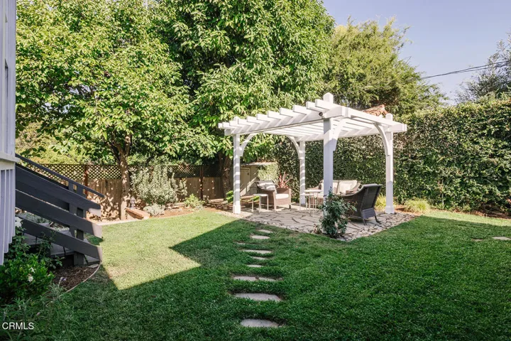 122DAMORE_2046 Stratford