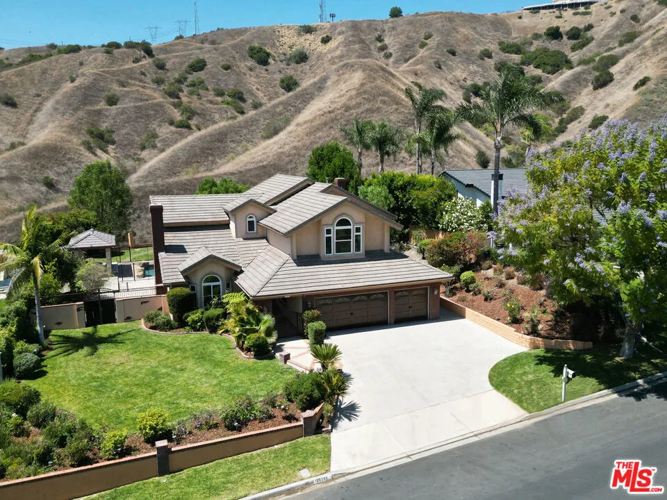 22285 Rolling Hills Ln