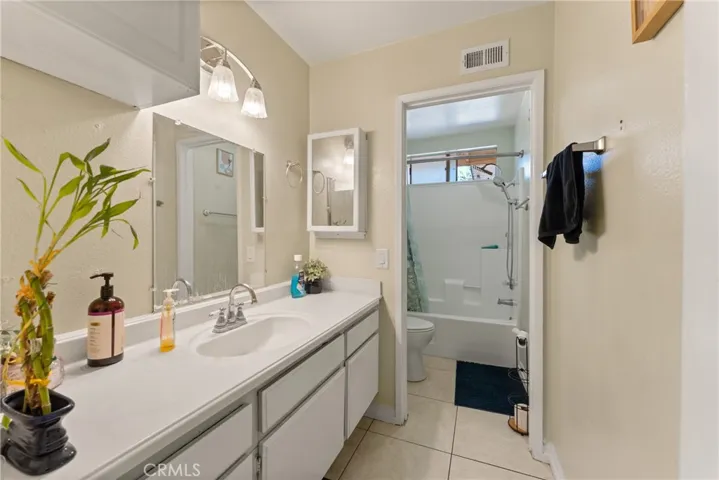 1028 W Woodcrest, Bloomington, California 92316